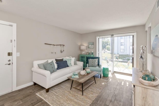 Images Lakeside Crossing at Eagle Creek Apartments and Townhomes