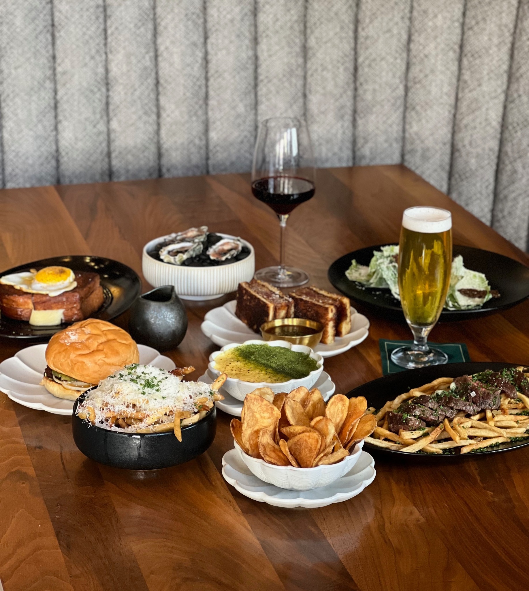 Late-night burger run or all-out dinner spread? Either way, we&rsquo;ve got you. Huntress serves indulgent eats and elevated twists for every appetite.