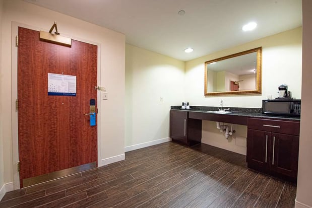 Images Hampton Inn & Suites Rockville Centre