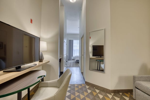 Images Holiday Inn & Suites Madison West - Middleton by IHG