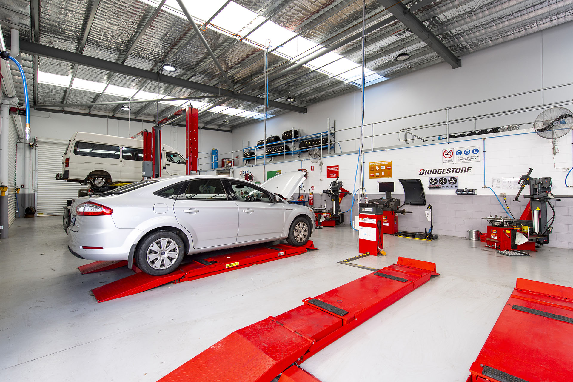 Images Bridgestone Select Tyre & Auto Success