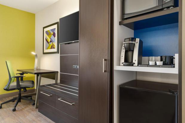 Images Holiday Inn Express Jamaica - Jfk Airtrain - Nyc by IHG