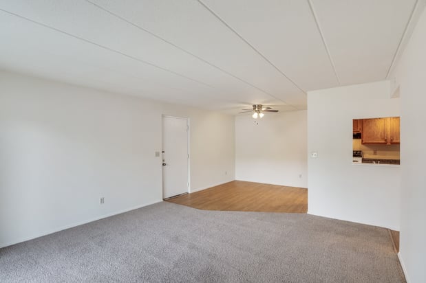 Images Vantage Pointe West Apartment Homes