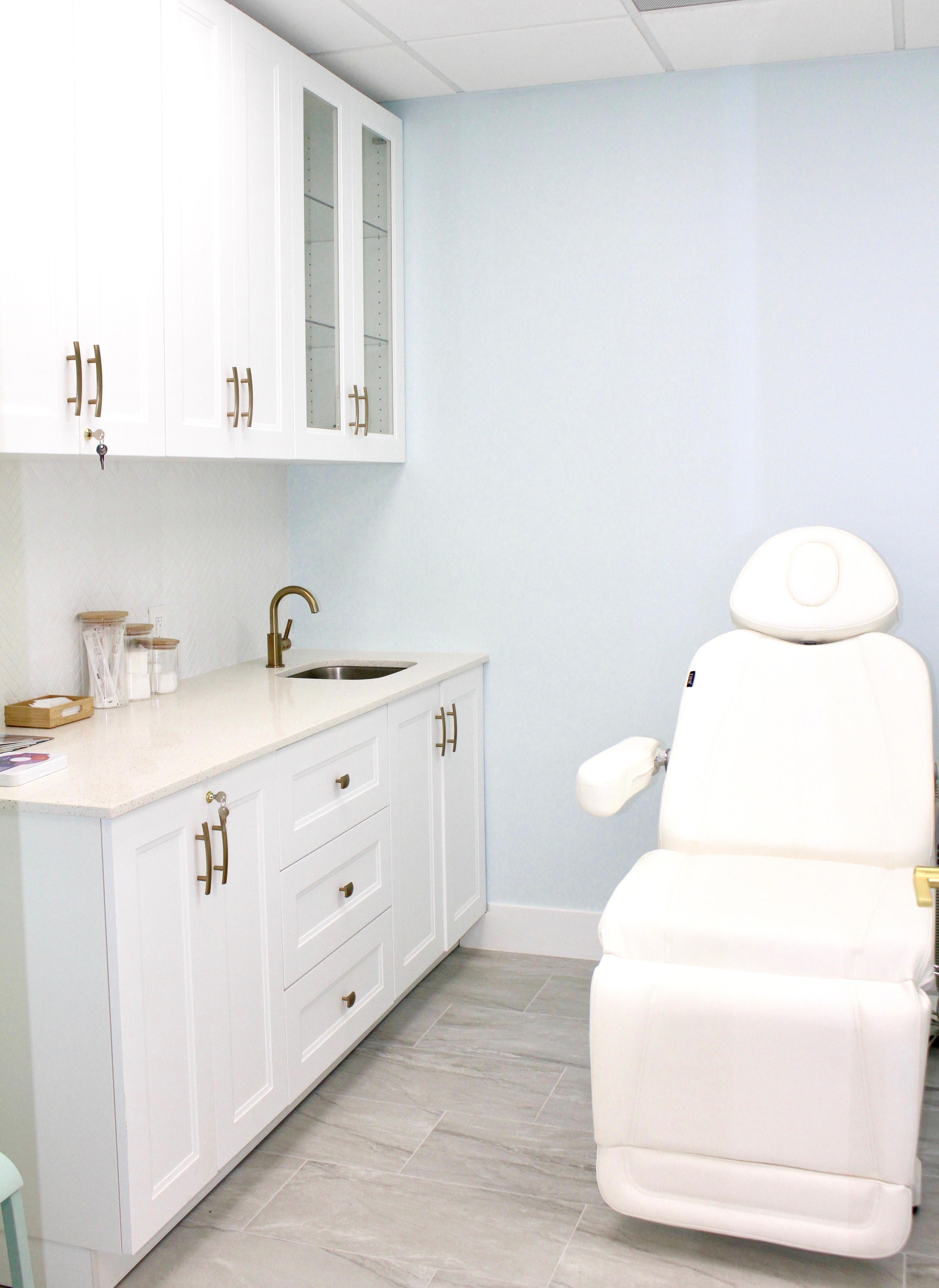 ACG Plastic Surgery Dr. Alexandra Conde Green, 6100 Glades Road, Ste