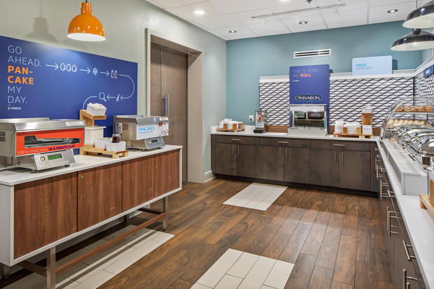 Images Holiday Inn Express Atlanta Airport-College Park by IHG