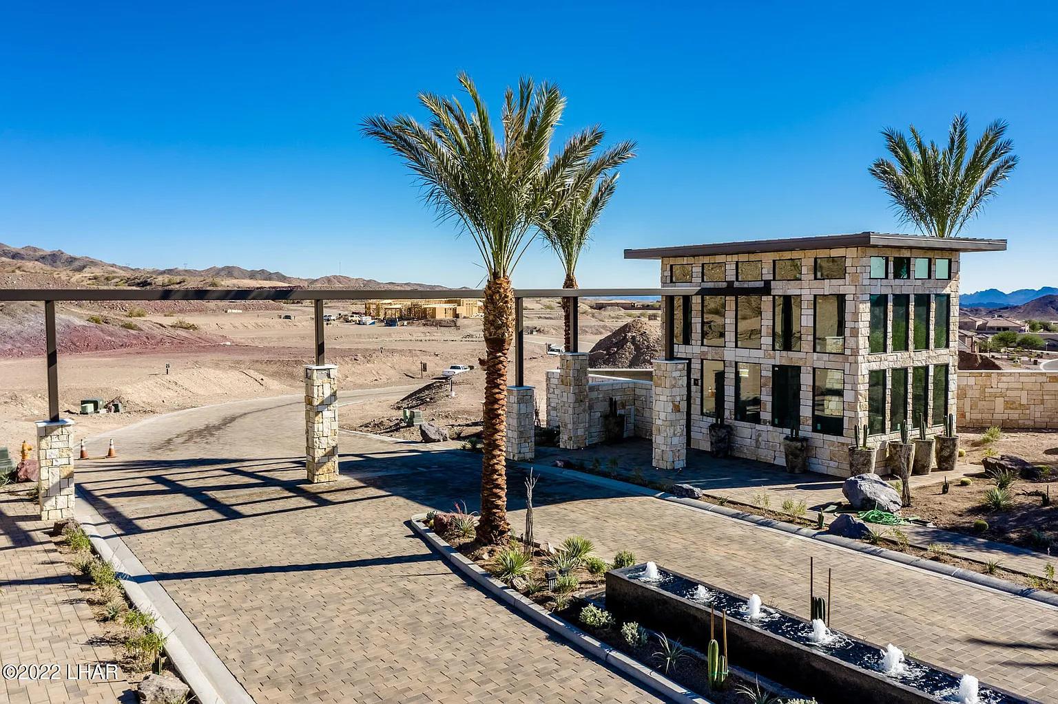 At The Gedalje Group, we understand that finding the best home builder for your new construction project is a make-or-break decision. As the leading real estate developer in Lake Havasu, we have the resources, experience, and expertise to help you find the right home builder for your needs.