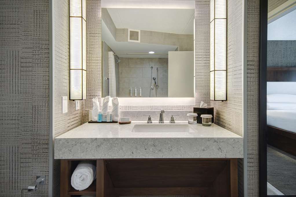Guest room bath