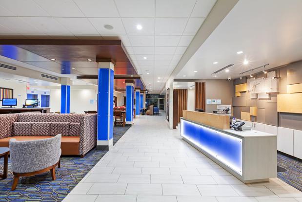 Images Holiday Inn Express & Suites Tulsa South - Woodland Hills by IHG