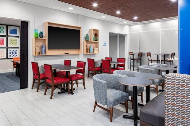 Images Holiday Inn Express & Suites Wilmington West - Medical Park by IHG