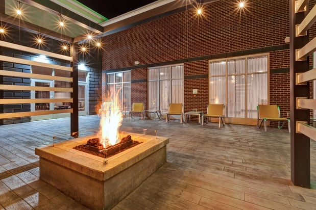 Images Holiday Inn & Suites Toledo Southwest - Perrysburg by IHG