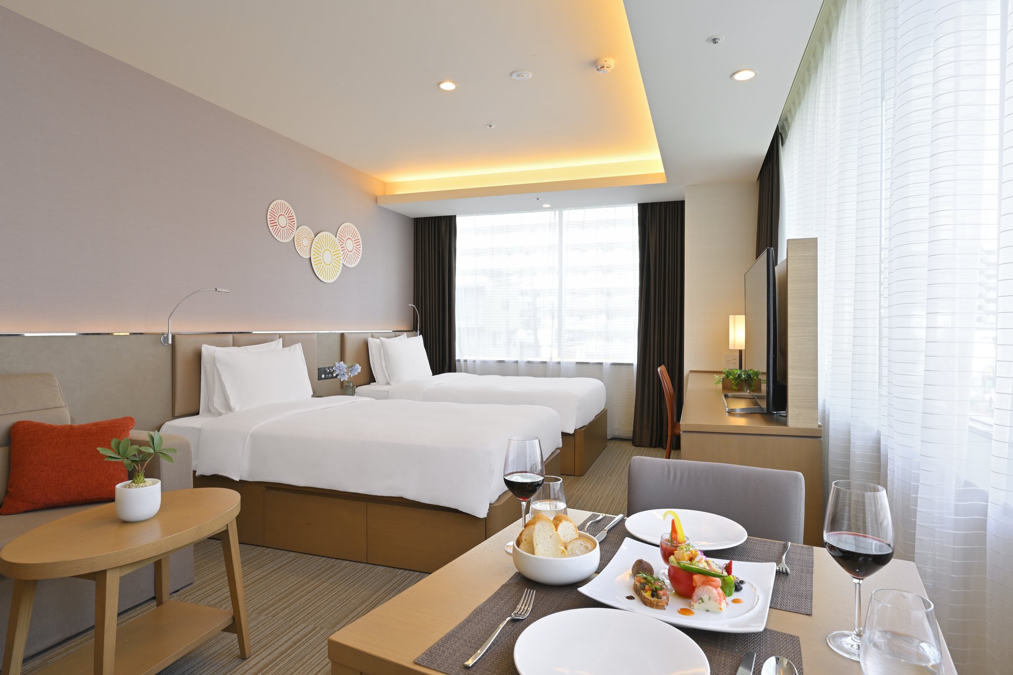 Images Holiday Inn & Suites Shin Osaka by IHG