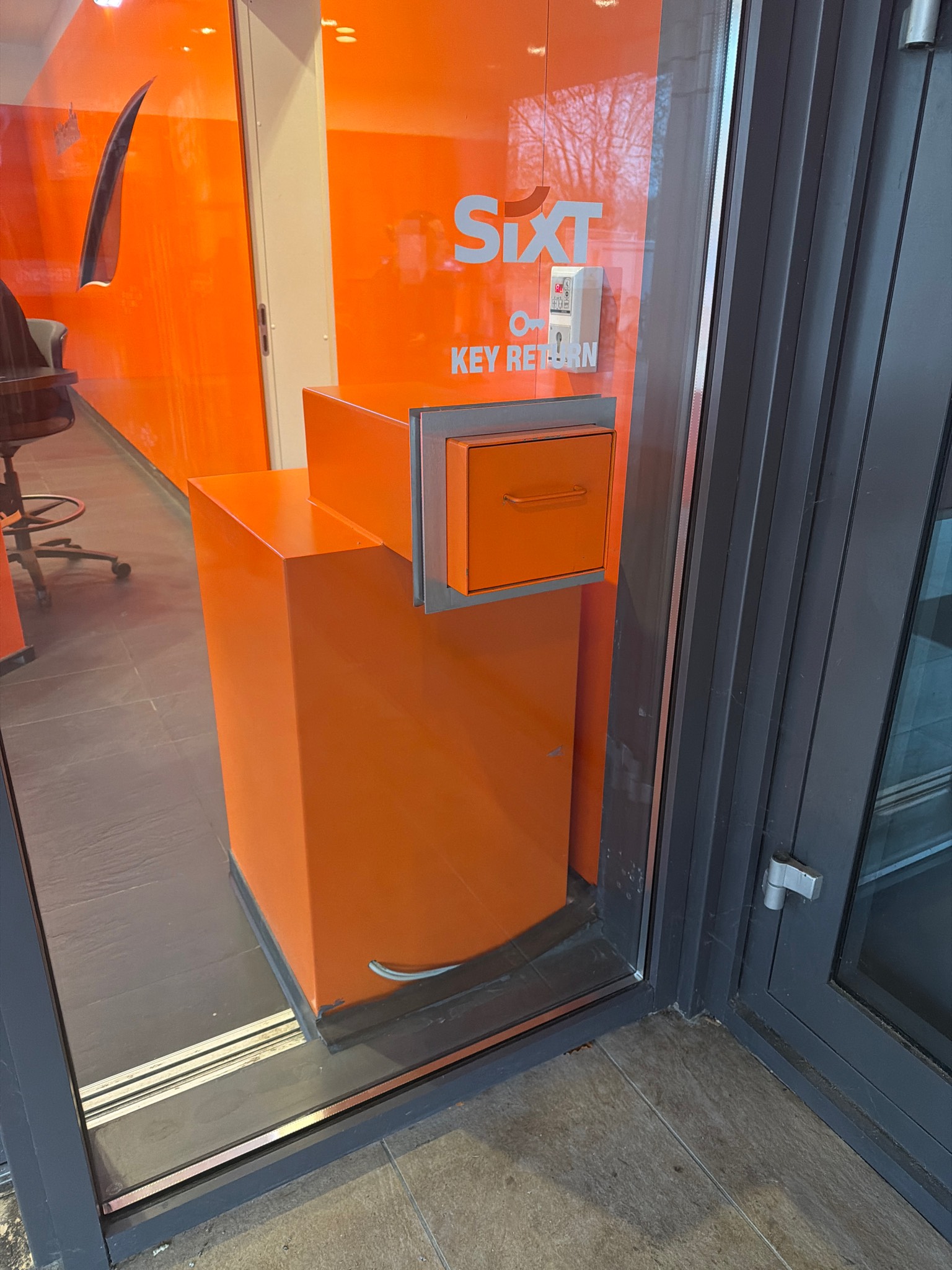 SIXT Autovermietung Wiesbaden Zentrum/Hauptbahnhof, Bahnhofsplatz 3, Lilien-Carre in Wiesbaden