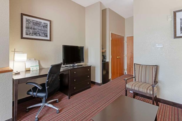 Images Best Western Plus Bradbury Inn & Suites