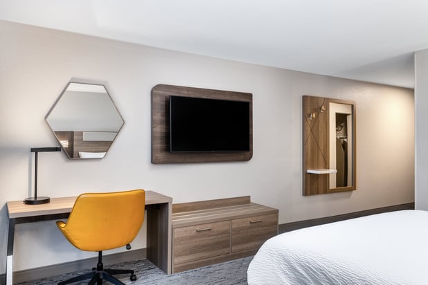 Images Holiday Inn Express & Suites Green Bay East by IHG