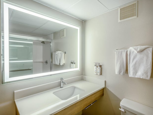 Images Holiday Inn Express & Suites Greensboro-(I-40 @ Wendover) by IHG