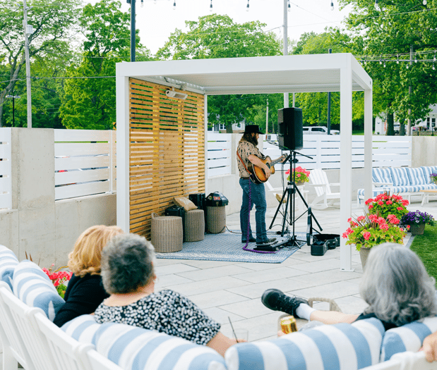 Images Red's Lakehouse