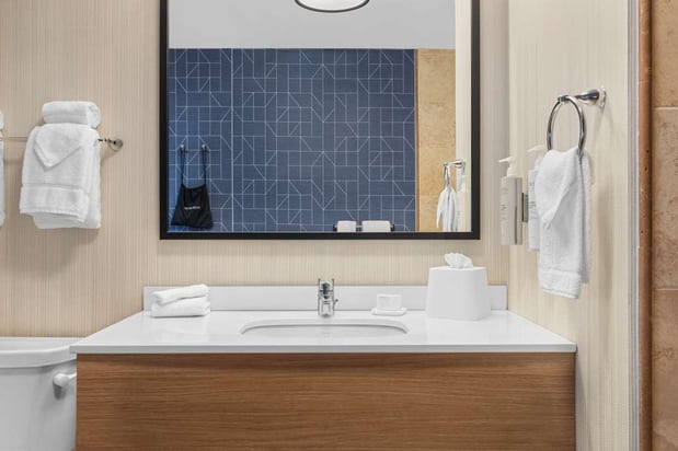 Images Spark by Hilton Bakersfield Central