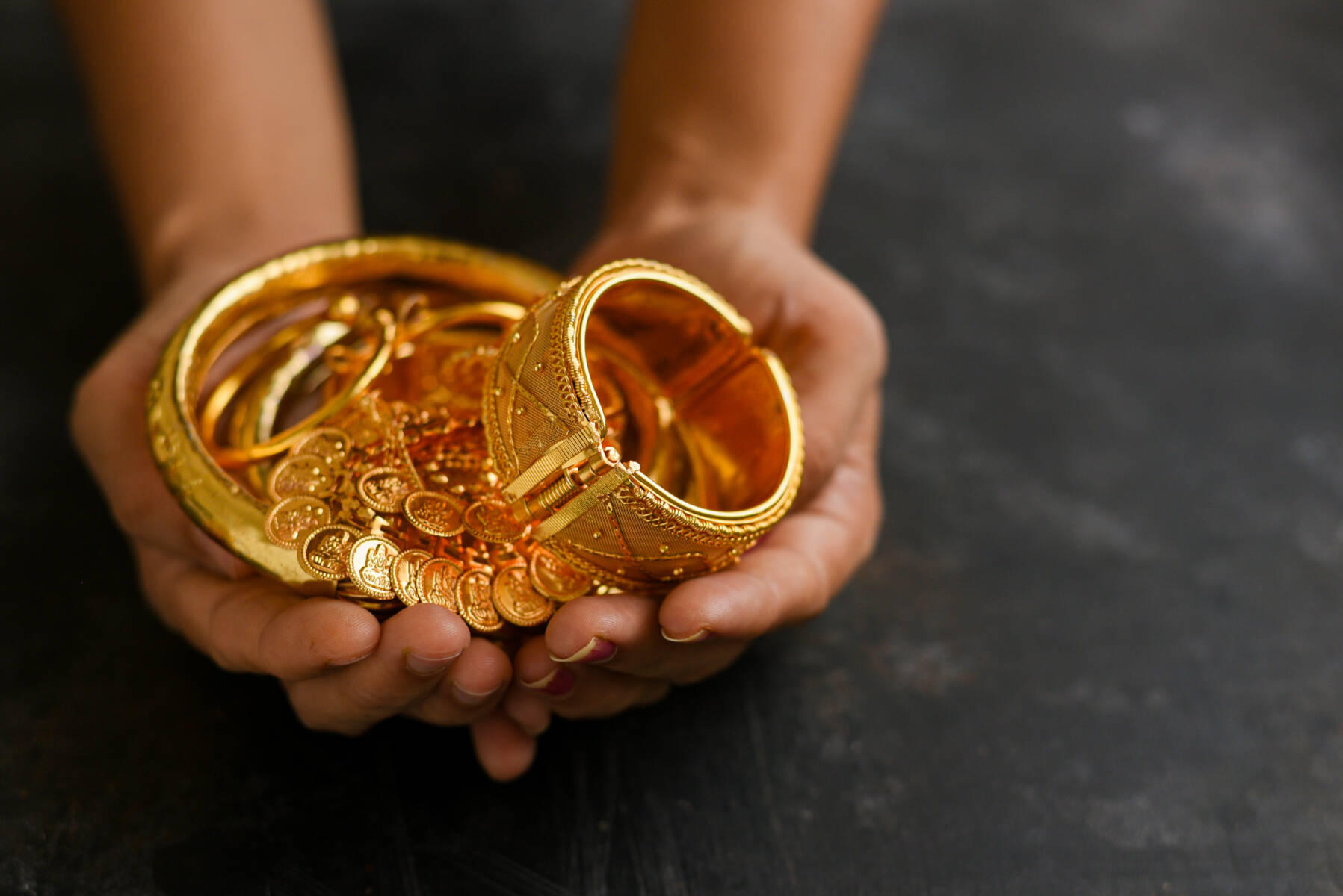Goldankauf mit GVG Pforzheim - dein Experte für Ankauf von Gold- und Silberschmuck, Münzen, Barren, Uhren und Zahngold.