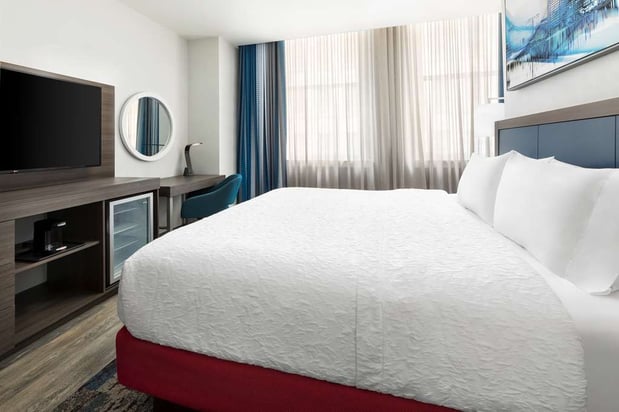 Images Hampton Inn & Suites Baltimore Inner Harbor