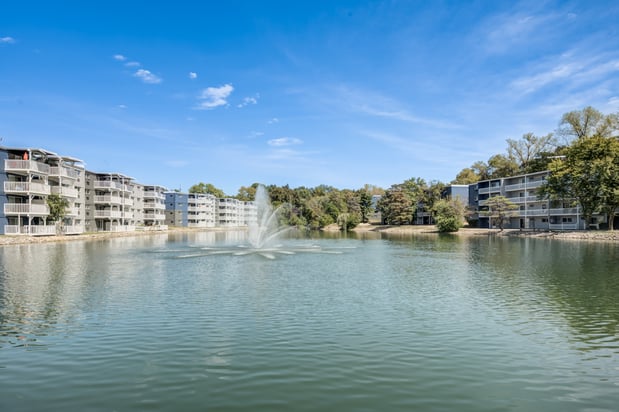 Images Lakeshore Drive Apartment Homes