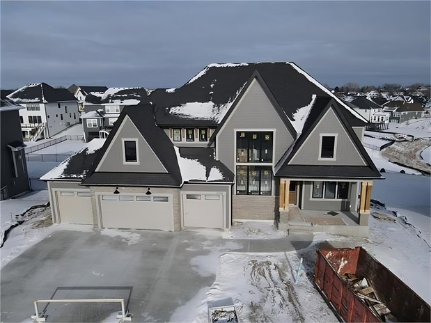 Images Abigail Ostendorf, RE/MAX Results