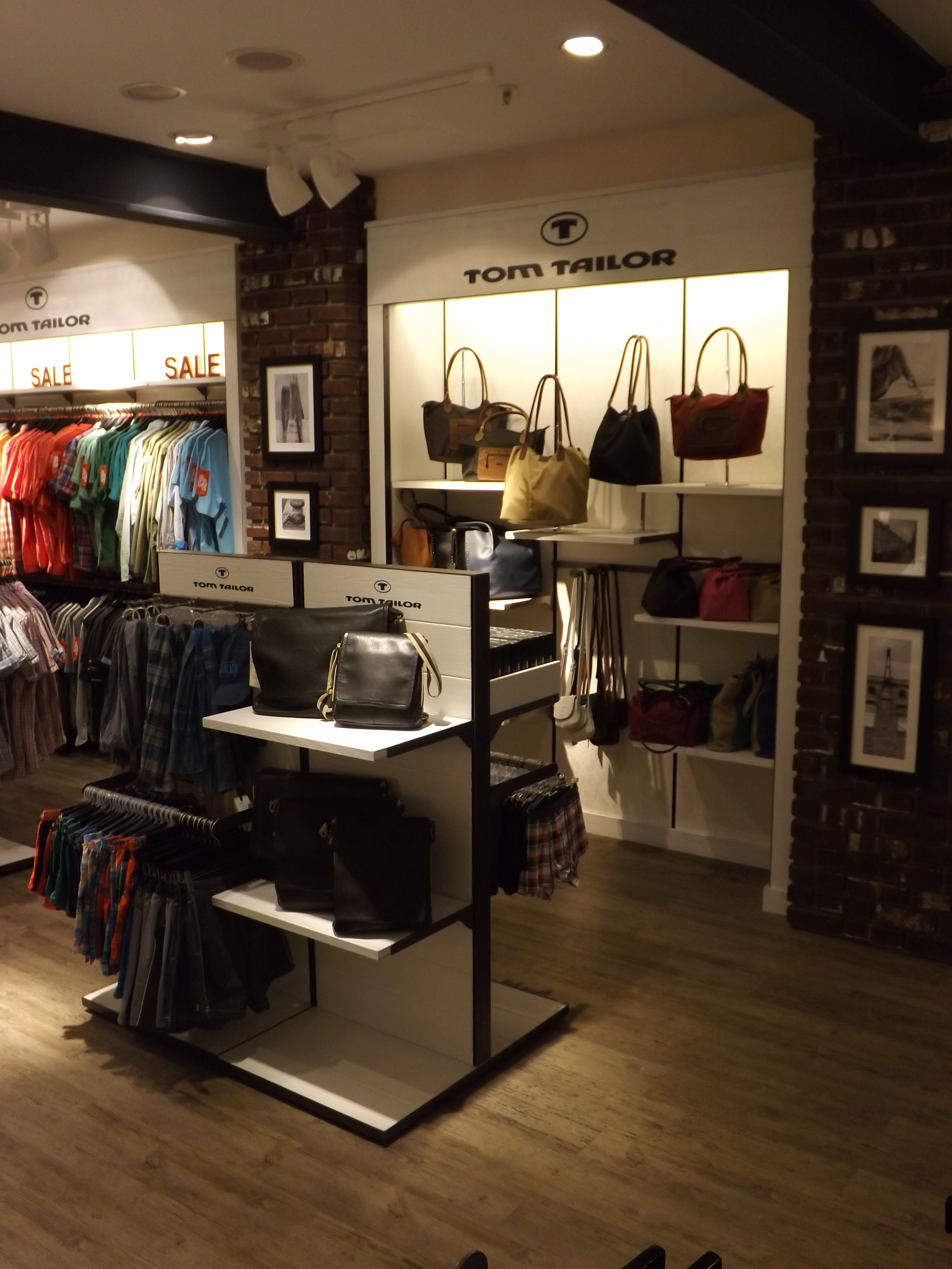 TOM TAILOR Store, Heegbarg 31 in Hamburg