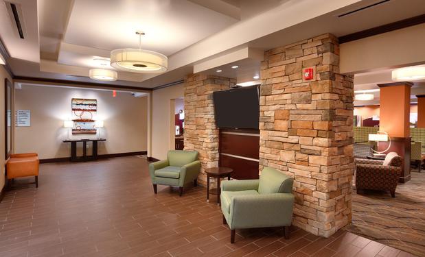 Images Holiday Inn Express & Suites Overland Park, an IHG Hotel