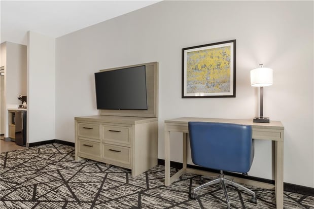 Images Best Western Plus Mid County