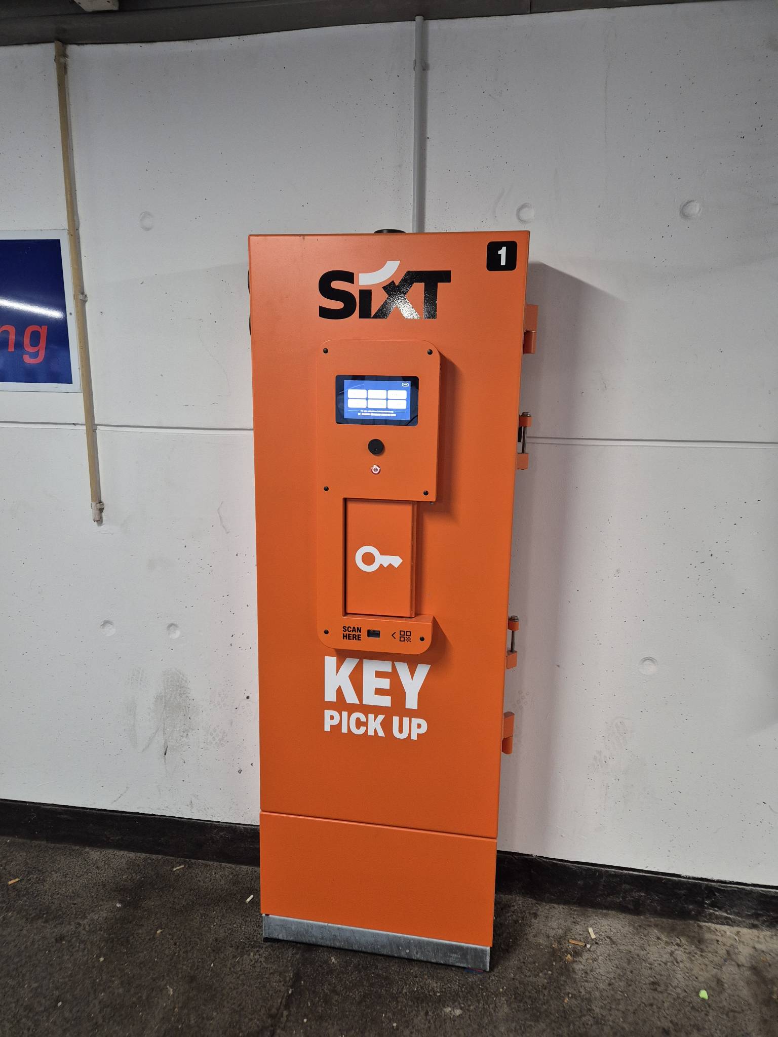 SIXT Autovermietung Hamburg Altona Bahnhof, Paul-Nevermann-Platz 15 in Hamburg