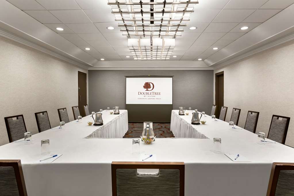 Meeting Room DoubleTree by Hilton Hotel Toronto Airport West Mississauga (905)624-1144
