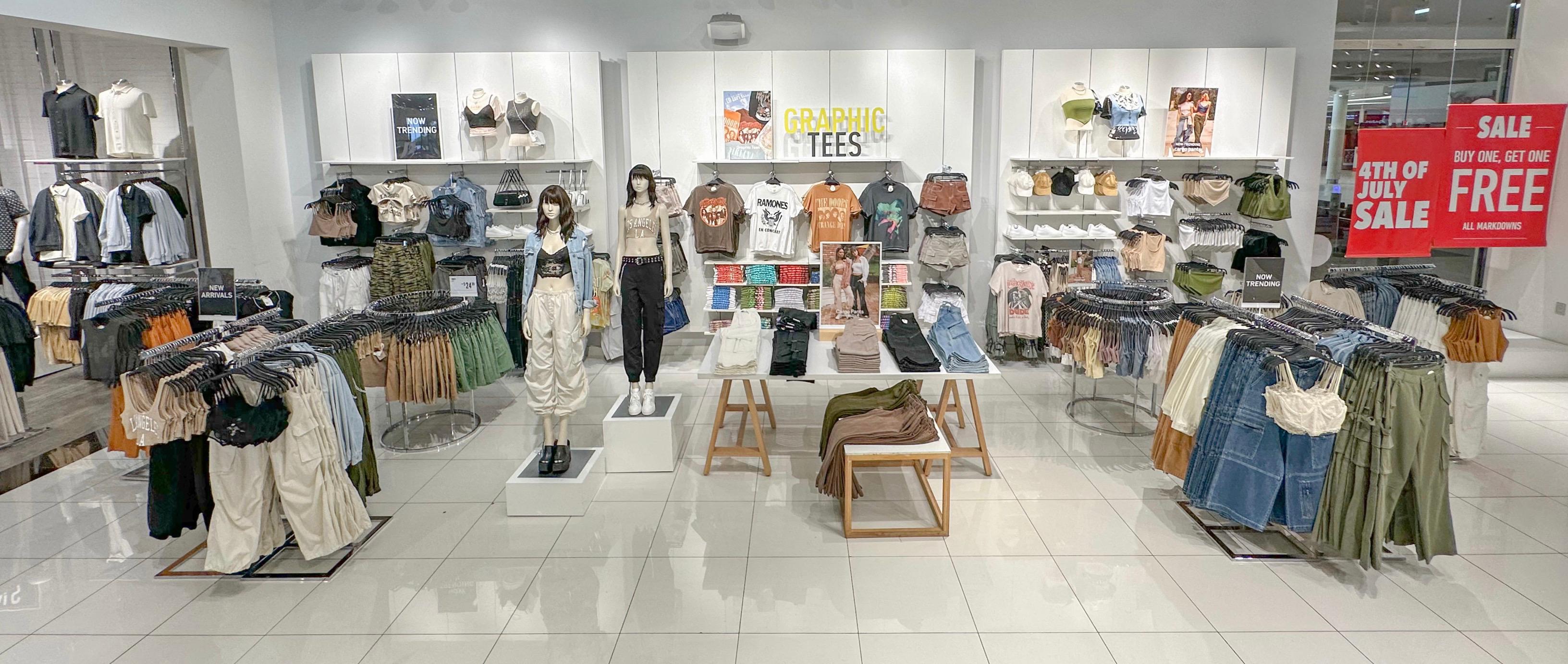 Forever 21 Carries Teens Fashions at Orlando Vineland Premium