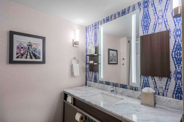 Images Hilton Garden Inn Freeport Downtown