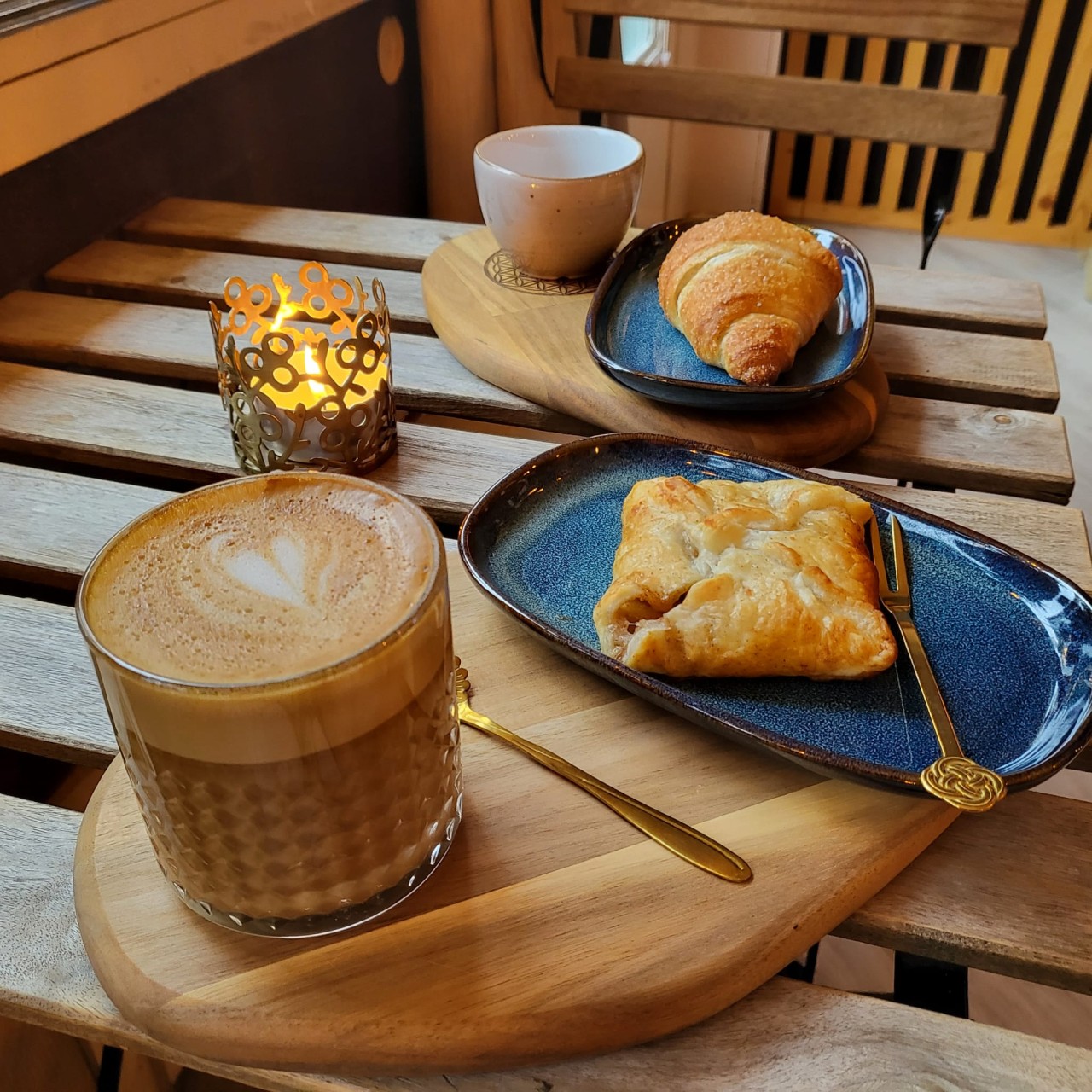Bilder Brüh Hafenrösterei & Veganes Café | Echter Kaffeegenuss. Partner für Kaffeemaschinen & Bohnen in der Region Luzern / Sch