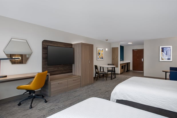 Images Holiday Inn Express & Suites Terre Haute by IHG