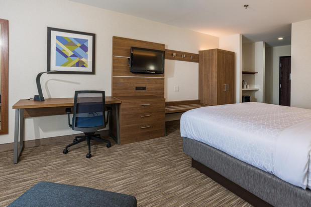 Images Holiday Inn Express & Suites Swansea, an IHG Hotel