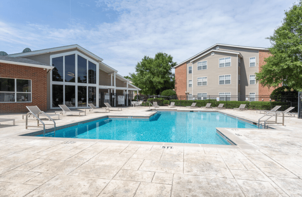 Images Vie at University Downs