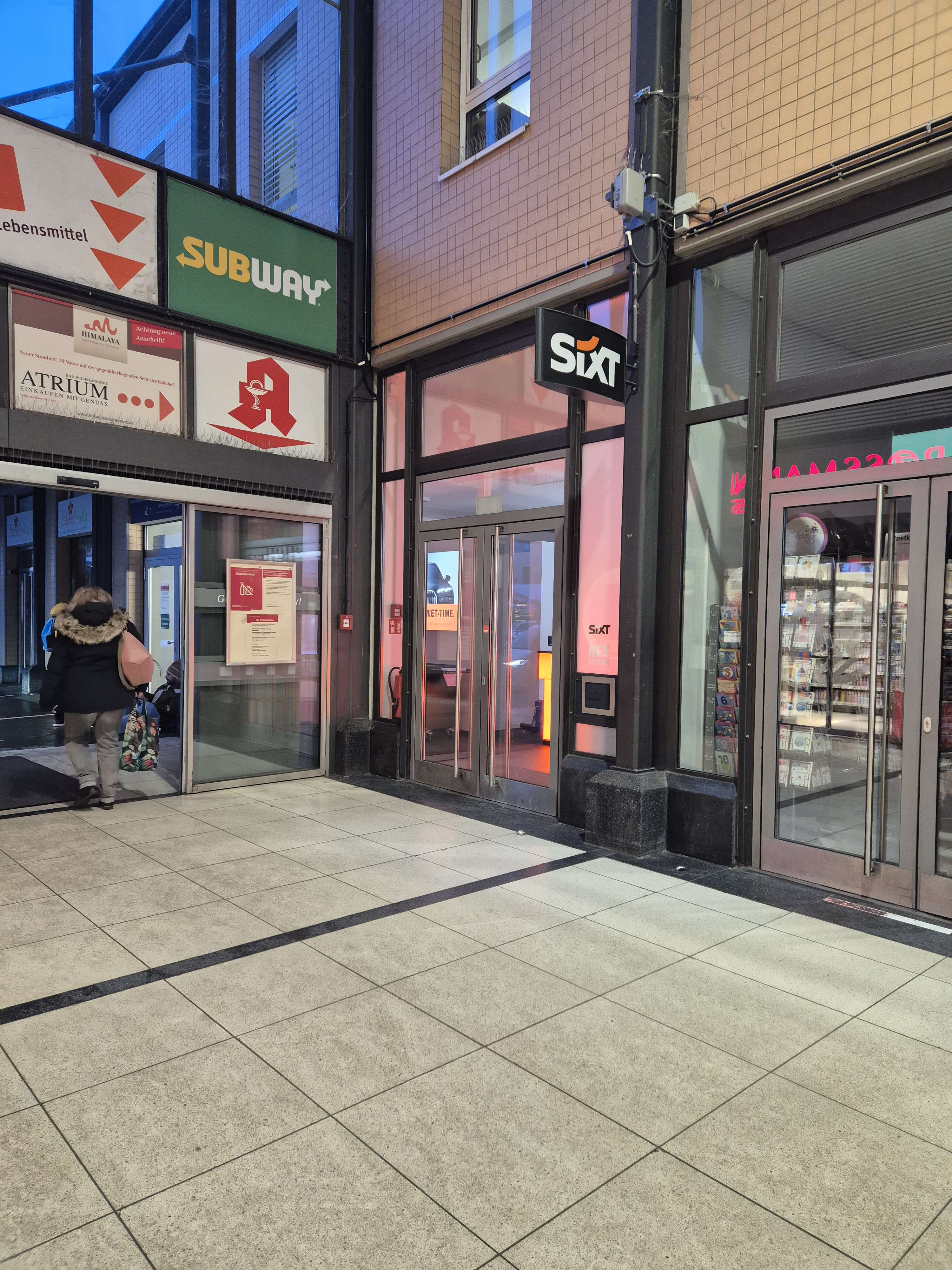 SIXT Autovermietung Kassel-Wilhelmshoehe Bahnhof, Willy-Brandt-Platz 1 in Kassel