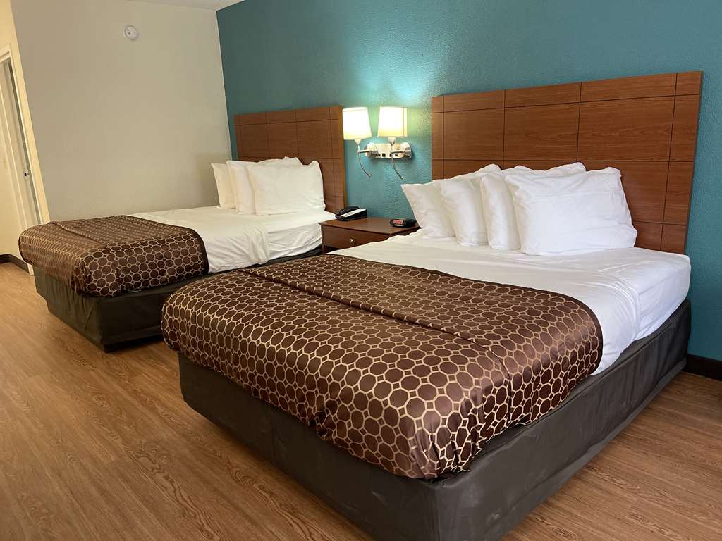 TWO QUEEN BEDS