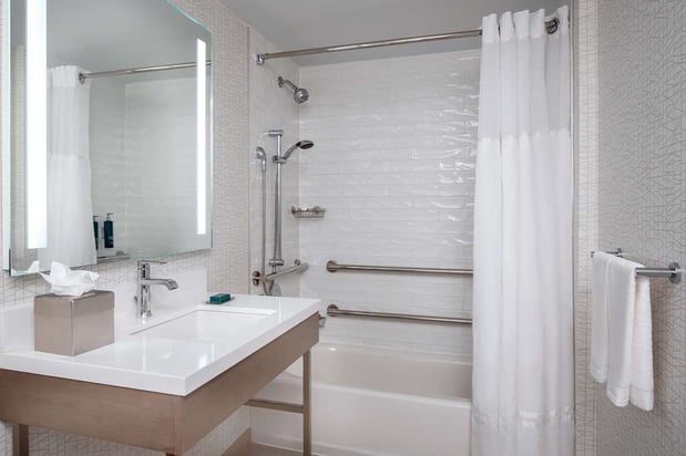 Images DoubleTree by Hilton Hotel Chicago - North Shore Conference Center