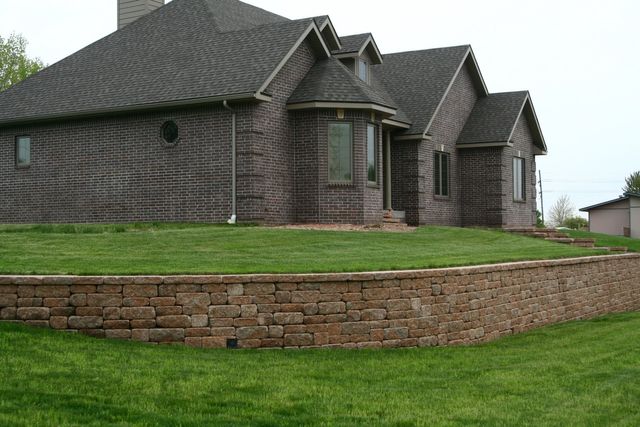 Images Younie Lawnscapes Inc