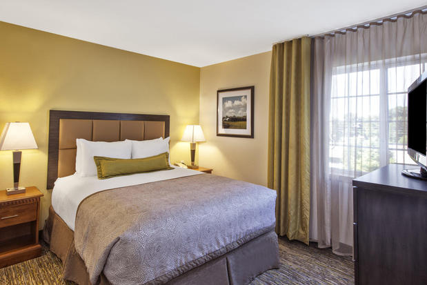 Images Candlewood Suites Indianapolis Airport, an IHG Hotel