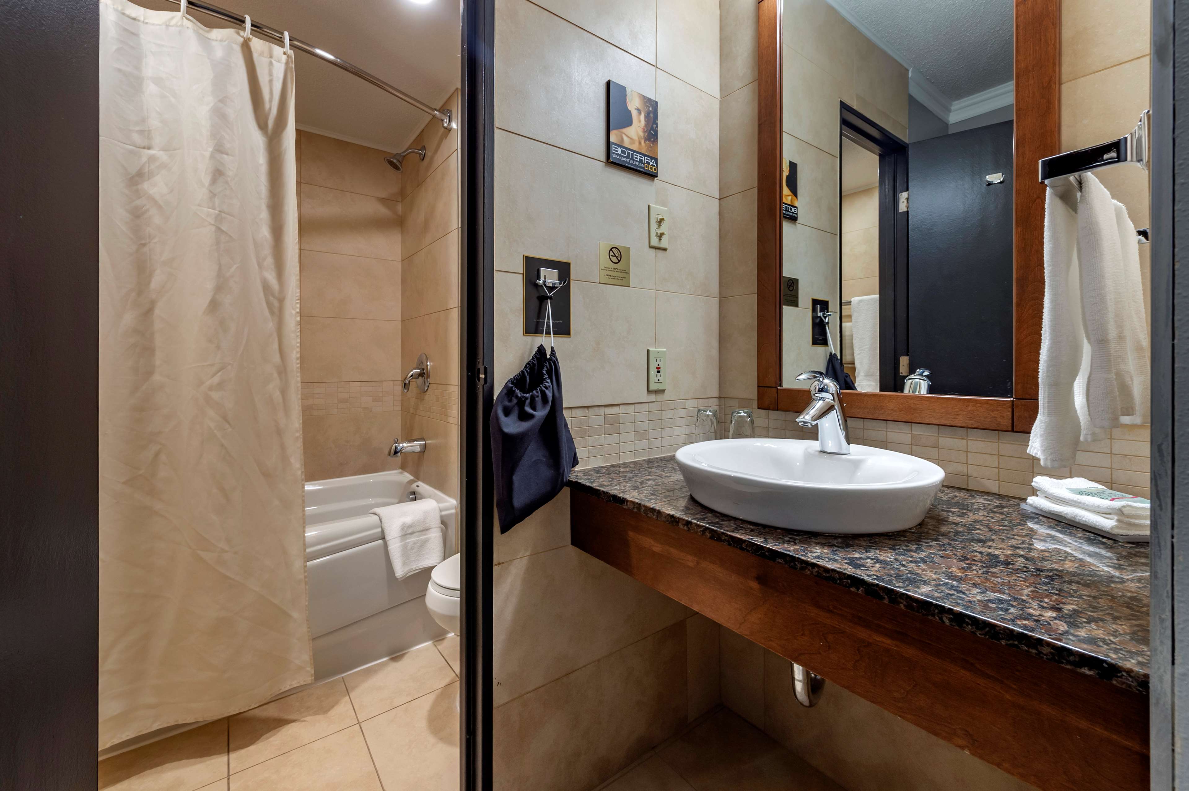 Bathroom Best Western Hotel Universel Drummondville Drummondville (819)478-4971