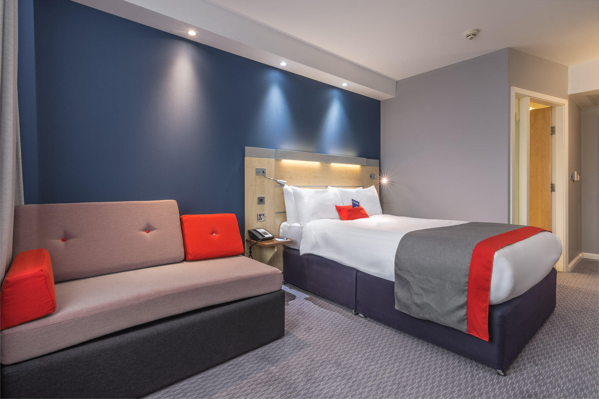 Images Holiday Inn Express Kettering, an IHG Hotel