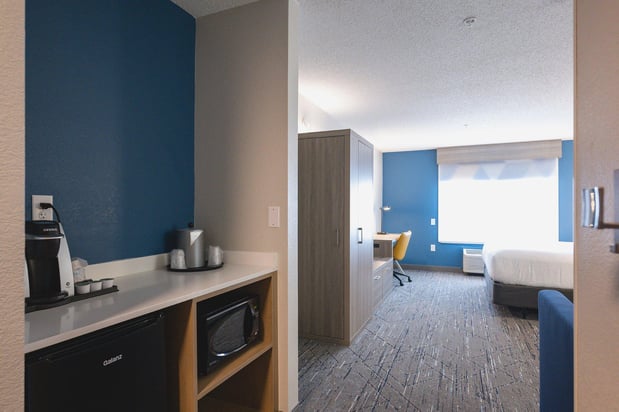 Images Holiday Inn Express & Suites Marquette by IHG