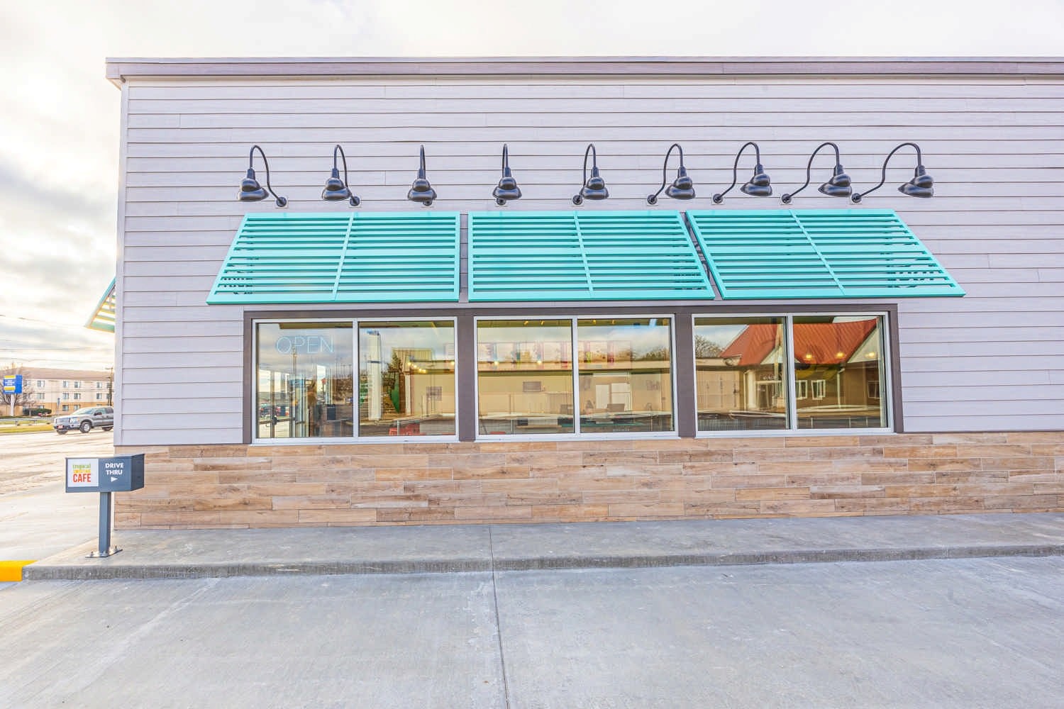 Tropical Smoothie Cafe Image