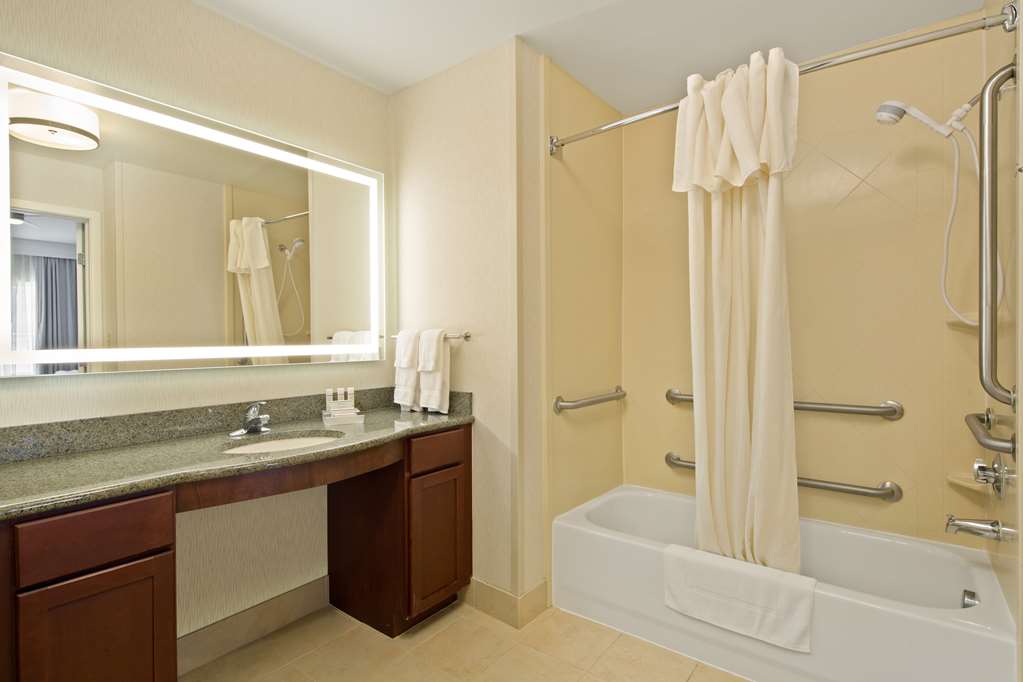 Guest room bath
