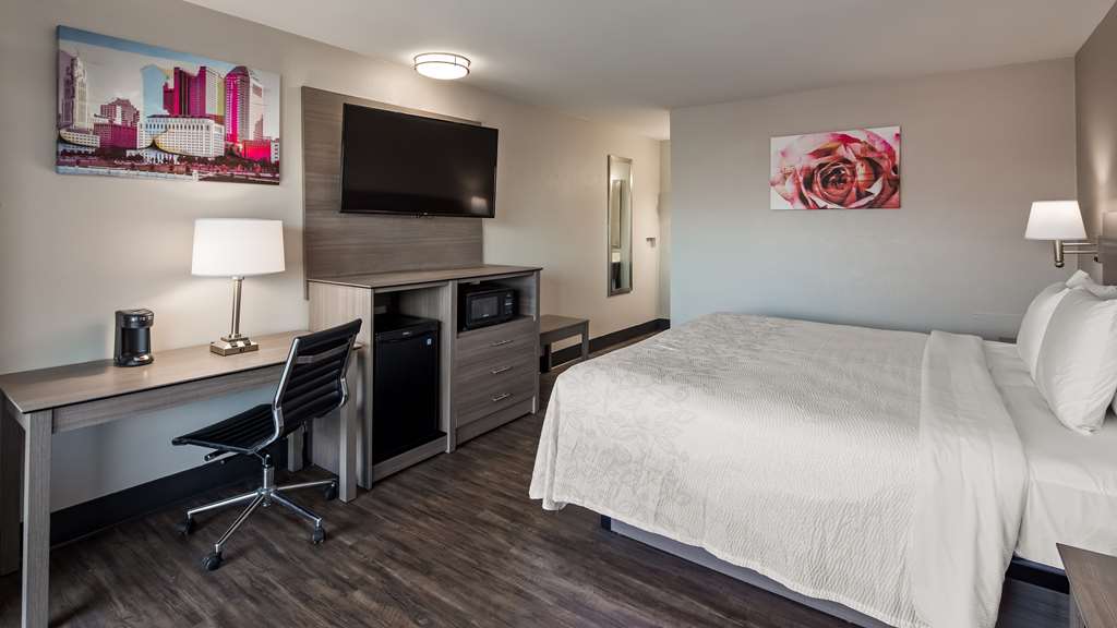 Queen Guestroom