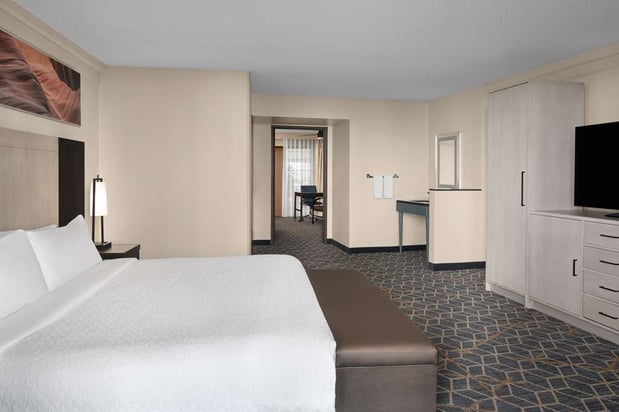 Images Embassy Suites by Hilton Phoenix Biltmore