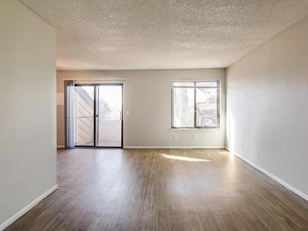 Images Meadow Lark Apartments