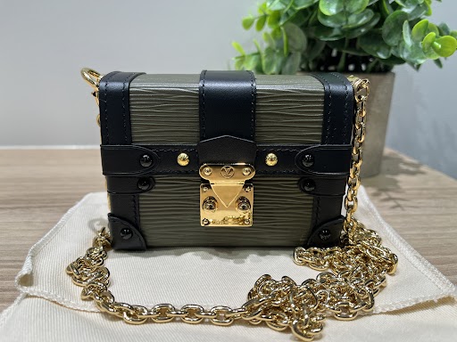 Images KOMEHYO（コメ兵）買取センター京橋京阪モール